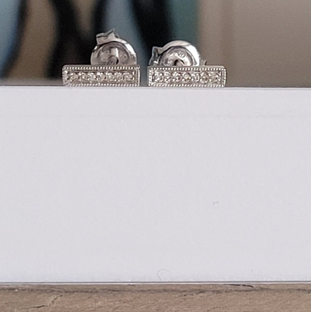 14k white gold staple earrings with diamonds
